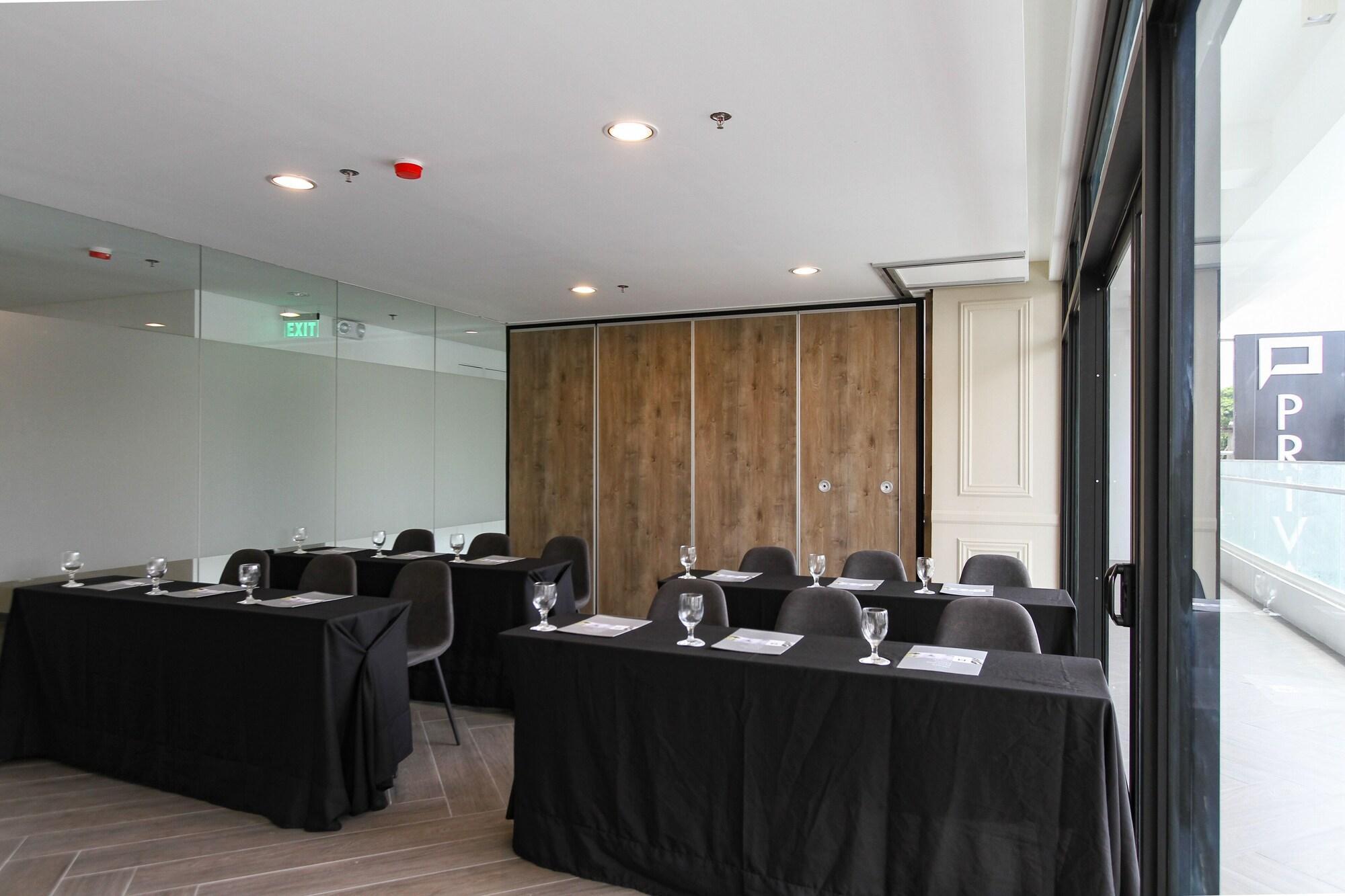 Privato Makati Hotel Makati City Ngoại thất bức ảnh