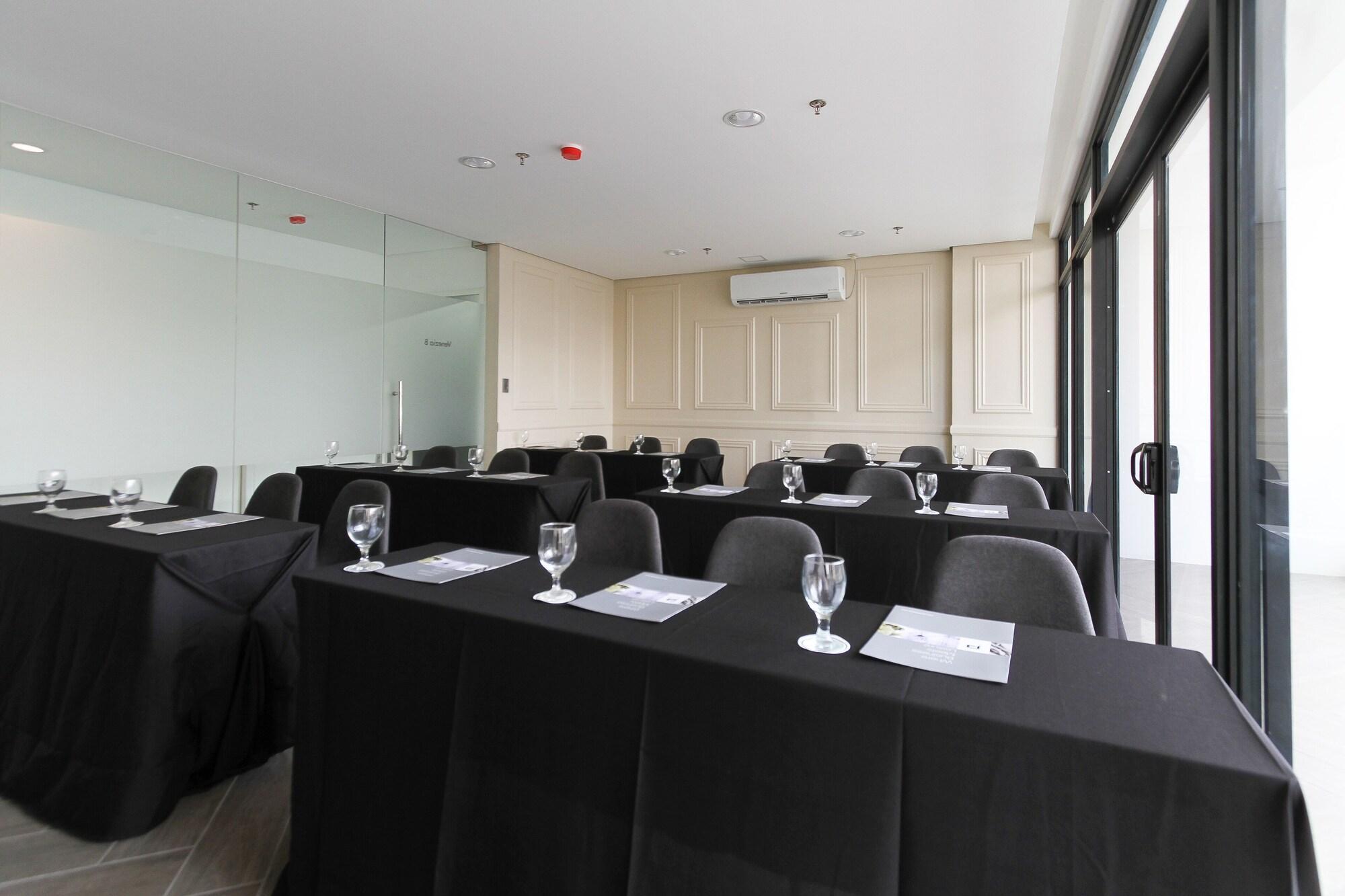 Privato Makati Hotel Makati City Ngoại thất bức ảnh