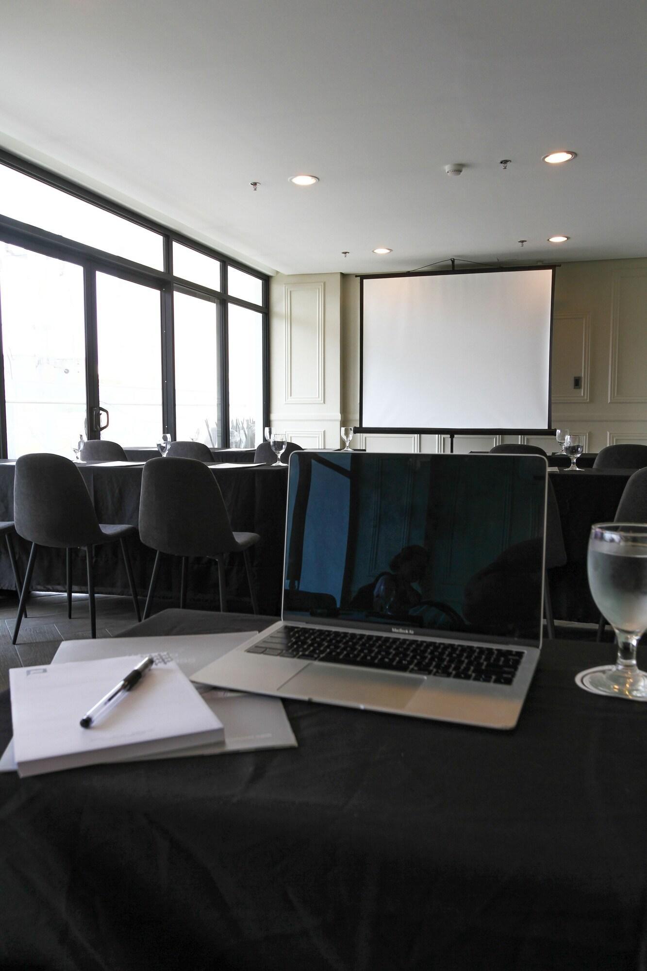 Privato Makati Hotel Makati City Ngoại thất bức ảnh