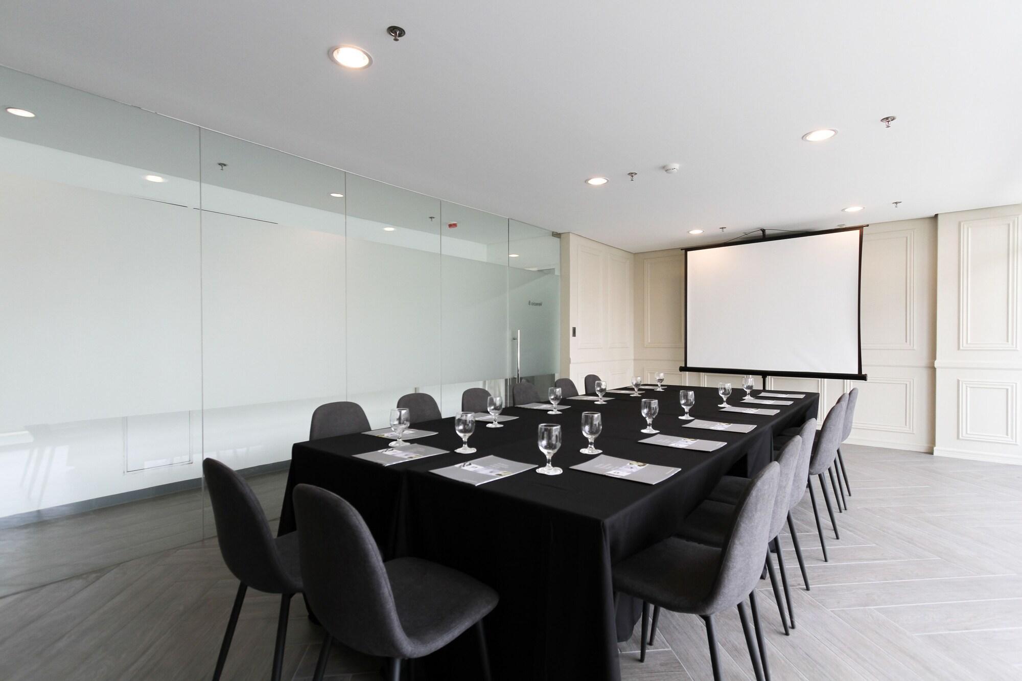Privato Makati Hotel Makati City Ngoại thất bức ảnh