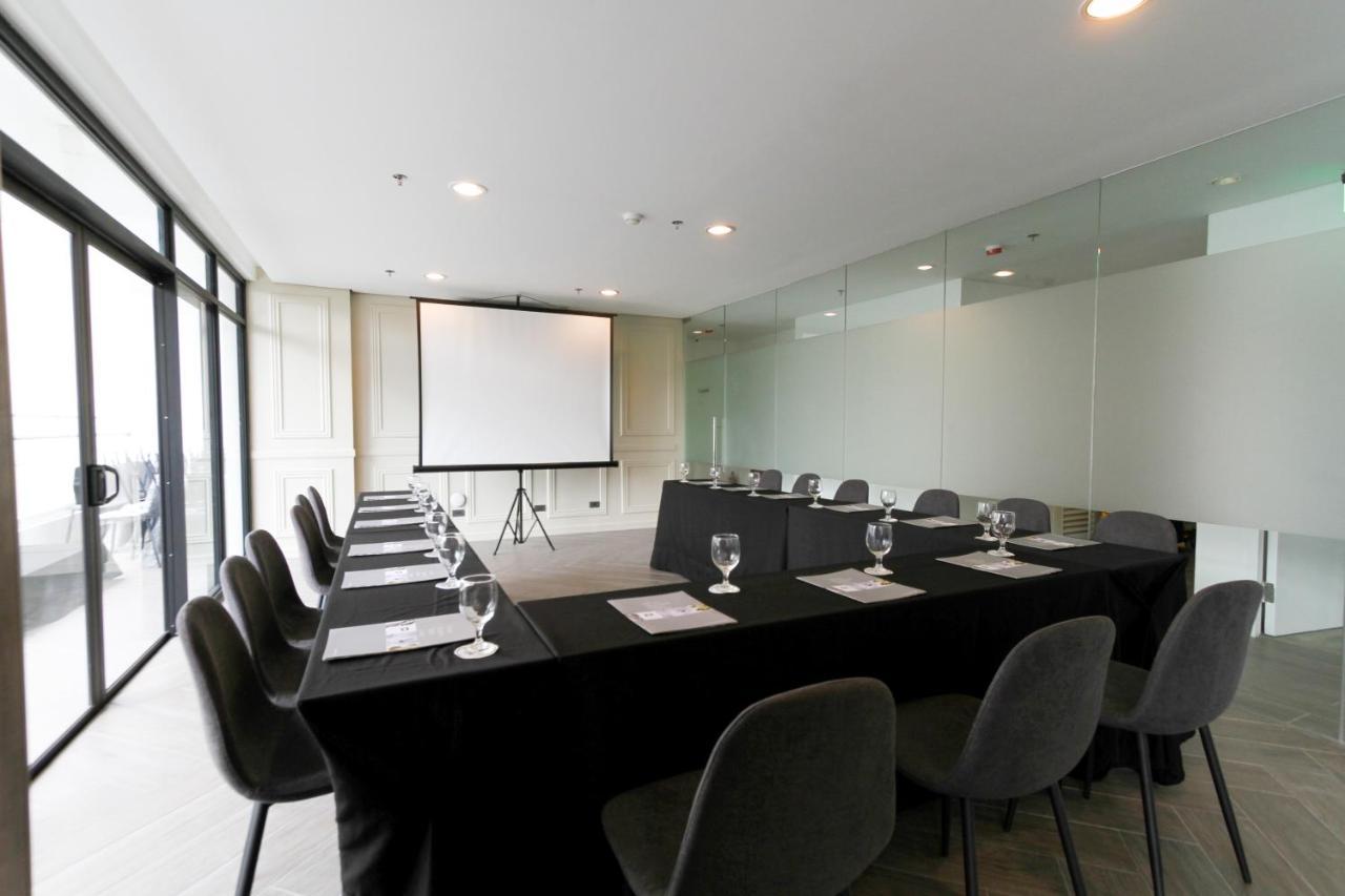 Privato Makati Hotel Makati City Ngoại thất bức ảnh